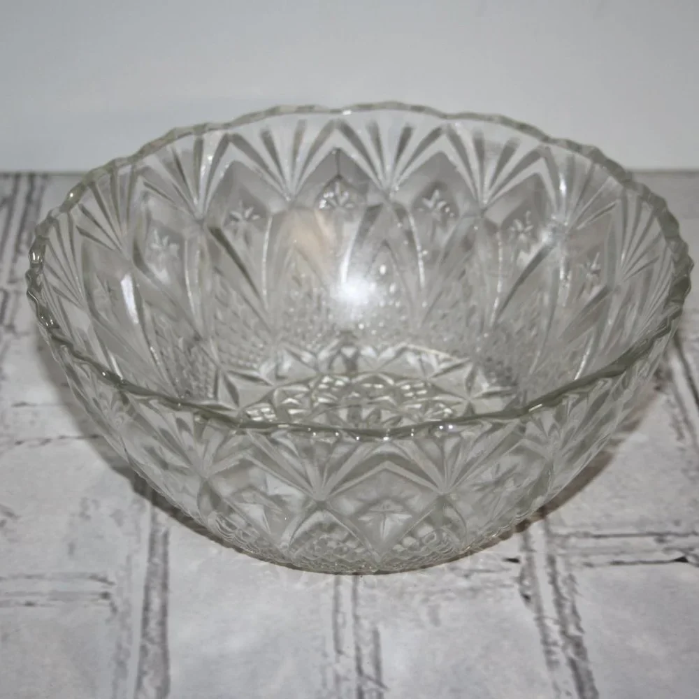 🥣 Vintage Glass Bowl · 8